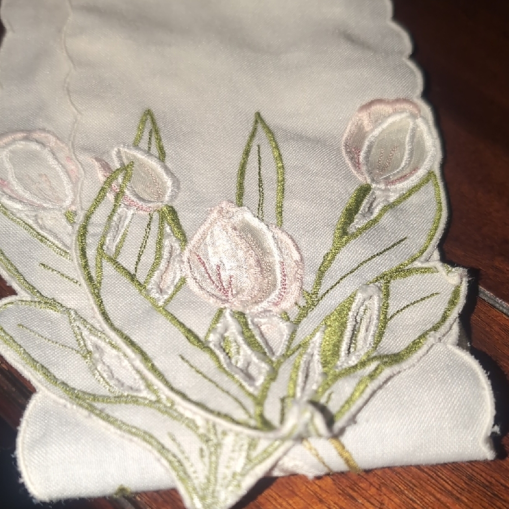 Machine Made Vintage Linens Lot #18 - Picture 6 of 13